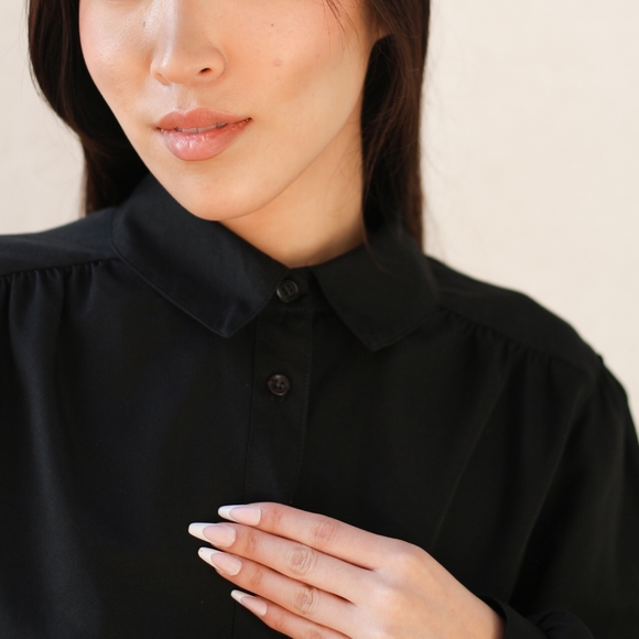 SOLD - Vintage 1970s Modernizes Victorian Black Button Down Crop blouse - Picture 4 of 5